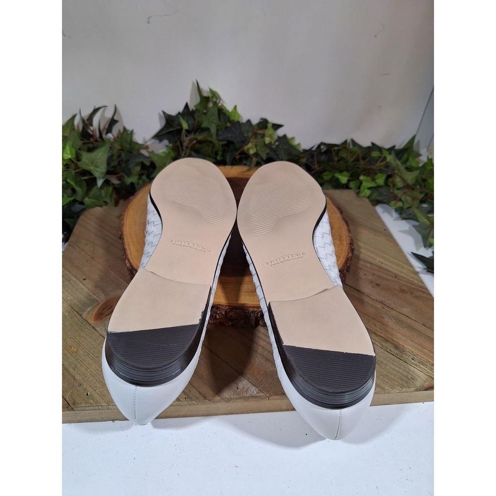 Women's White New Never worn woven Trotters pumps Size 10 S - Picture 8 of 16